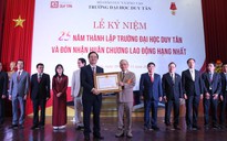Trường ĐH Duy Tân đón nhận Huân chương Lao động hạng nhất