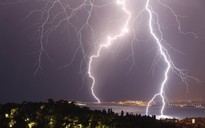 1 người chết, 2 người bị thương do giông sét, mưa đá