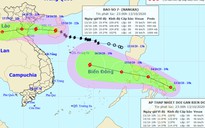 Bão số 7 chưa tan, bão số 8 hăm he đe dọa