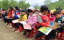 Báo Thanh Niên cùng Tủ sách Nhân ái tặng 45 tủ sách cho học sinh Quảng Nam