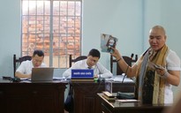Xét xử Trần Thị Ngọc Nữ về tội gây rối trật tự công cộng: Bị cáo trưng ảnh 'sinh hoạt riêng tư' với nguyên Chánh án TAND tỉnh
