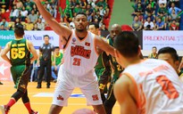 Ngôi sao bóng rổ Danang Dragons bị truất quyền thi đấu vì phản ứng trọng tài