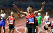 “Hot boy” múa quạt ở SEA Games 30 được yêu thích nhất Cúp chiến thắng