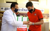 Văn Lâm làm thiện nguyện, đón tin vui Thai League có thể trở lại trước tháng 9