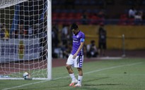 Văn Quyết sút hỏng phạt đền, Sài Gòn FC hạ Hà Nội FC tại Hàng Đẫy