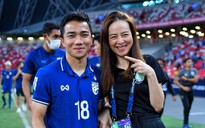 Nữ trưởng đoàn hào phóng thuê chuyên cơ đưa tuyển Thái Lan về nước sau AFF Cup