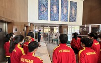 Nữ tuyển thủ Việt Nam khóc vì nhớ nhà, được nhận quà đặc biệt tại Ấn Độ