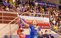 Khán giả kín sân xem Nguyễn Thùy Linh vào chung kết cầu lông Việt Nam mở rộng