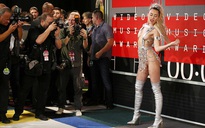 Miley Cyrus khoe 'hàng nóng’ tại MTV 2015