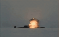 Xem tàu ngầm lớn nhất thế giới của Nga xuyên mặt băng phóng tên lửa