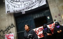Phụ nữ Mexico tấn công ủy ban nhân quyền để đòi công lý