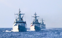 Trung Quốc phô trương chiến hạm để dọa nạt ở Biển Đông