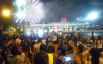 Hàng chục ngàn người Sài Gòn xem pháo hoa, trung tâm kẹt cứng
