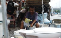 Nơi độc nhất ở Sài Gòn người 20 năm ‘độ’ bồn cầu cũ bán cho người nghèo
