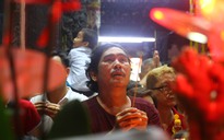 Mùng 1 Tết, người Sài Gòn chen chân đi chùa cầu an năm mới