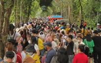 Nườm nượp người kéo đến Thảo Cầm Viên Sài Gòn trong ngày giỗ tổ Hùng Vương