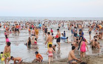 Nhiều người bị ngứa, nổi mẩn đỏ khắp người khi tắm biển Đà Nẵng