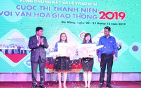 Hai thí sinh giành giải nhất cuộc thi 'Thanh niên với văn hóa giao thông'