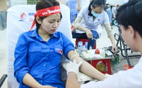 Hàng nghìn bạn trẻ hào hứng hiến máu trong ngày 'Chủ nhật đỏ'
