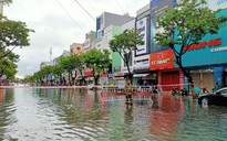 Đà Nẵng: Phong tỏa đường phố vì ngập sâu do ảnh hưởng bão số 5
