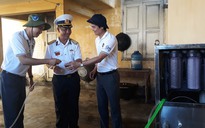 Tặng máy lọc nước biển thành nước ngọt cho chiến sĩ trên đảo Phan Vinh