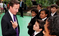 Thủ tướng Anh bối rối trước câu hỏi của bé gái 10 tuổi