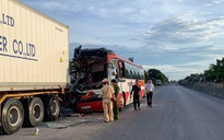 Xe chở đoàn đi du lịch gặp tai nạn, 1 người tử vong, nhiều người bị thương
