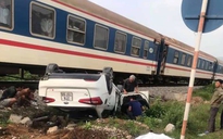 Nữ tài xế bị tàu hỏa đâm tử vong khi lái xe 4 chỗ băng qua đường sắt