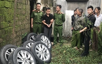 Nghệ An: Bắt tài xế trộm hàng loạt bánh xe ô tô đỗ ngoài đường trong đêm tối