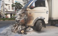 Tai nạn ở TP.HCM sáng 25 Tết: Xe máy cháy rụi trước đầu xe tải, 1 người nguy kịch