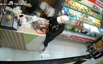 TP.HCM: Người phụ nữ làm 'ảo thuật', lấy trộm điện thoại tại cửa hàng trái cây cực gắt