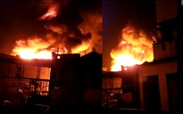 TP.HCM: Cháy công ty sơn tại Q.Bình Tân, nhiều tài sản, ô tô bị thiêu rụi
