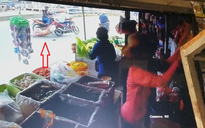 Người phụ nữ bán vé số bị kẻ trộm xe máy kéo lê trên đường