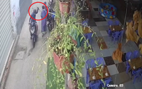 TP.HCM: Nữ nhân viên quán ăn bị cướp giật điện thoại khi vừa rẽ vào hẻm