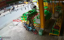 TP.HCM: Xe máy dựng trước cửa hàng bị trộm lấy trong 20 giây
