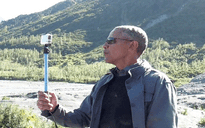 Tổng thống Obama 'gây bão' vì chụp ảnh tự sướng dính... ngón tay