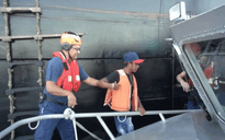 Ngư dân trôi dạt 2 tháng trên biển được cứu sống