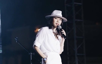 Khán giả Hà Nội thuộc bài hát trước khi Mỹ Tâm biểu diễn ở phố đi bộ hồ Gươm