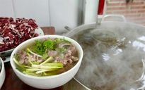 Đi ăn phở nổi tiếng Hà Nội: Sao lại nổi tiếng, nên ăn hay không?