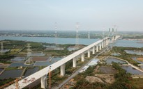 Tàu hàng va chạm vào cầu Phước Khánh thuộc cao tốc Bến Lức - Long Thành