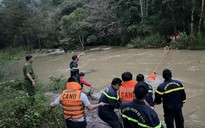Giải cứu 10 học sinh đi dã ngoại bị kẹt giữa rừng vì lũ ở Lâm Đồng
