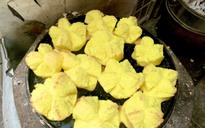 Chợ Bà Hoa nhộn nhịp tháng chạp, bánh thuẫn nóng hổi vàng rực màu tết