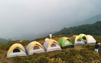 Giới trẻ rủ nhau lên miền biên viễn Bình Liêu cắm trại săn mây
