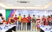 Đội bóng đá nữ nhận cơn mưa tiền thưởng sau tấm huy chương vàng