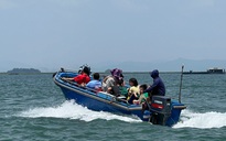 Du khách đi xuồng cao tốc ra đảo Vĩnh Thực, Quảng Ninh: 'Khiếp vía với kiểu này'