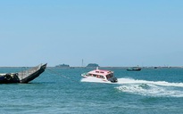 Quảng Ninh: Cứu sống 24 ngư dân bị lật bè trên biển ở biên giới