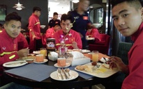 Đội U.19 Việt Nam nhăn mặt với thức ăn kiểu đạo Hồi tại Bahrain