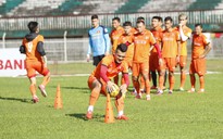HLV Hữu Thắng sợ mặt sân cứng ở Myanmar làm cầu thủ Việt Nam dính chấn thương