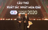 V-League Award 2020: 'Đánh bại' Quang Hải, Văn Quyết đoạt giải Cầu thủ xuất sắc nhất năm