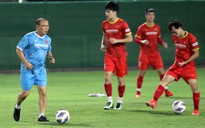 Tuyển Việt Nam gặp tuyển Trung Quốc: Thoải mái mà chơi